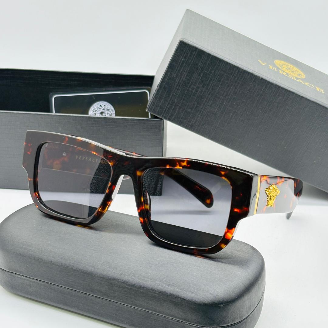 Stylish frame for a professional appearance
